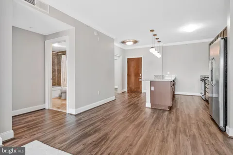 $325,000 | 6301 Edsall Road, Unit 504, Alexandria, VA 22312