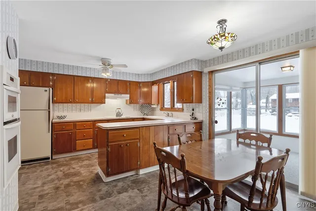 $334,900 | 304 Colony Park Drive, Salina, NY 13088