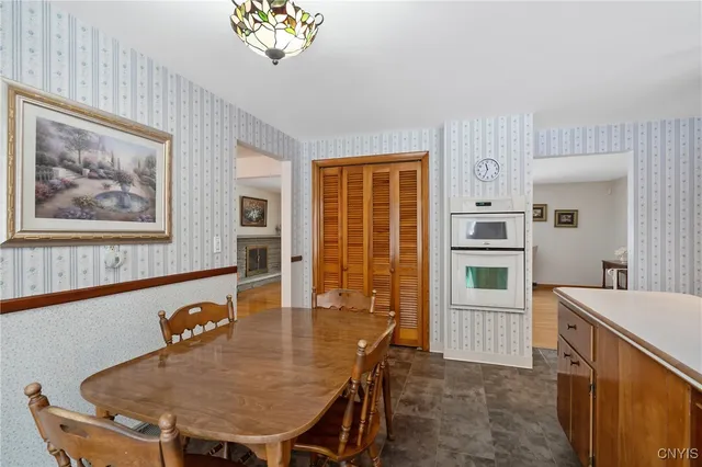 $334,900 | 304 Colony Park Drive, Salina, NY 13088