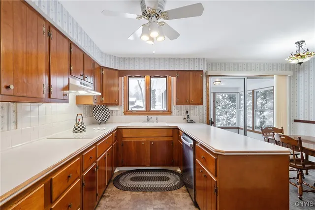 $334,900 | 304 Colony Park Drive, Salina, NY 13088