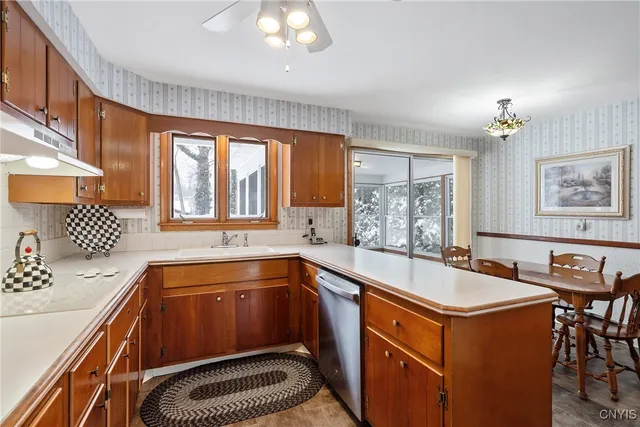 $334,900 | 304 Colony Park Drive, Salina, NY 13088