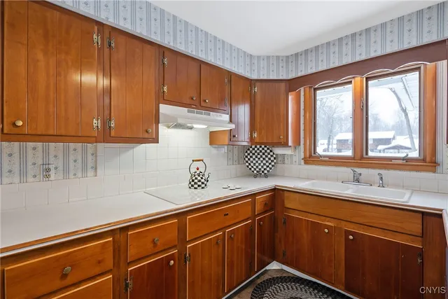 $334,900 | 304 Colony Park Drive, Salina, NY 13088