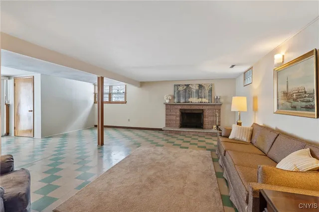 $334,900 | 304 Colony Park Drive, Salina, NY 13088