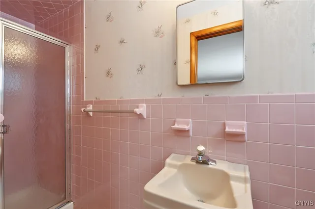 $334,900 | 304 Colony Park Drive, Salina, NY 13088