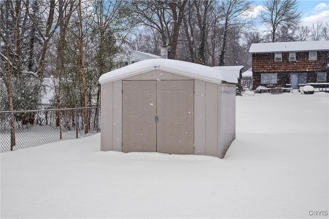 $334,900 | 304 Colony Park Drive, Salina, NY 13088