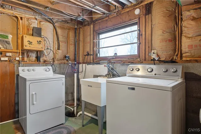 $334,900 | 304 Colony Park Drive, Salina, NY 13088