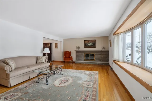 $334,900 | 304 Colony Park Drive, Salina, NY 13088