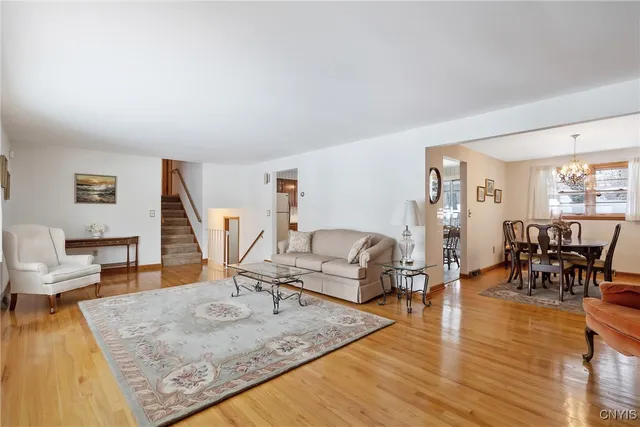 $334,900 | 304 Colony Park Drive, Salina, NY 13088