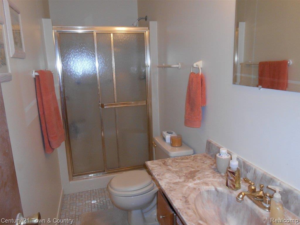 3231 York Road Rochester, MI 48309 - Photo 13 of 19 Master Bath