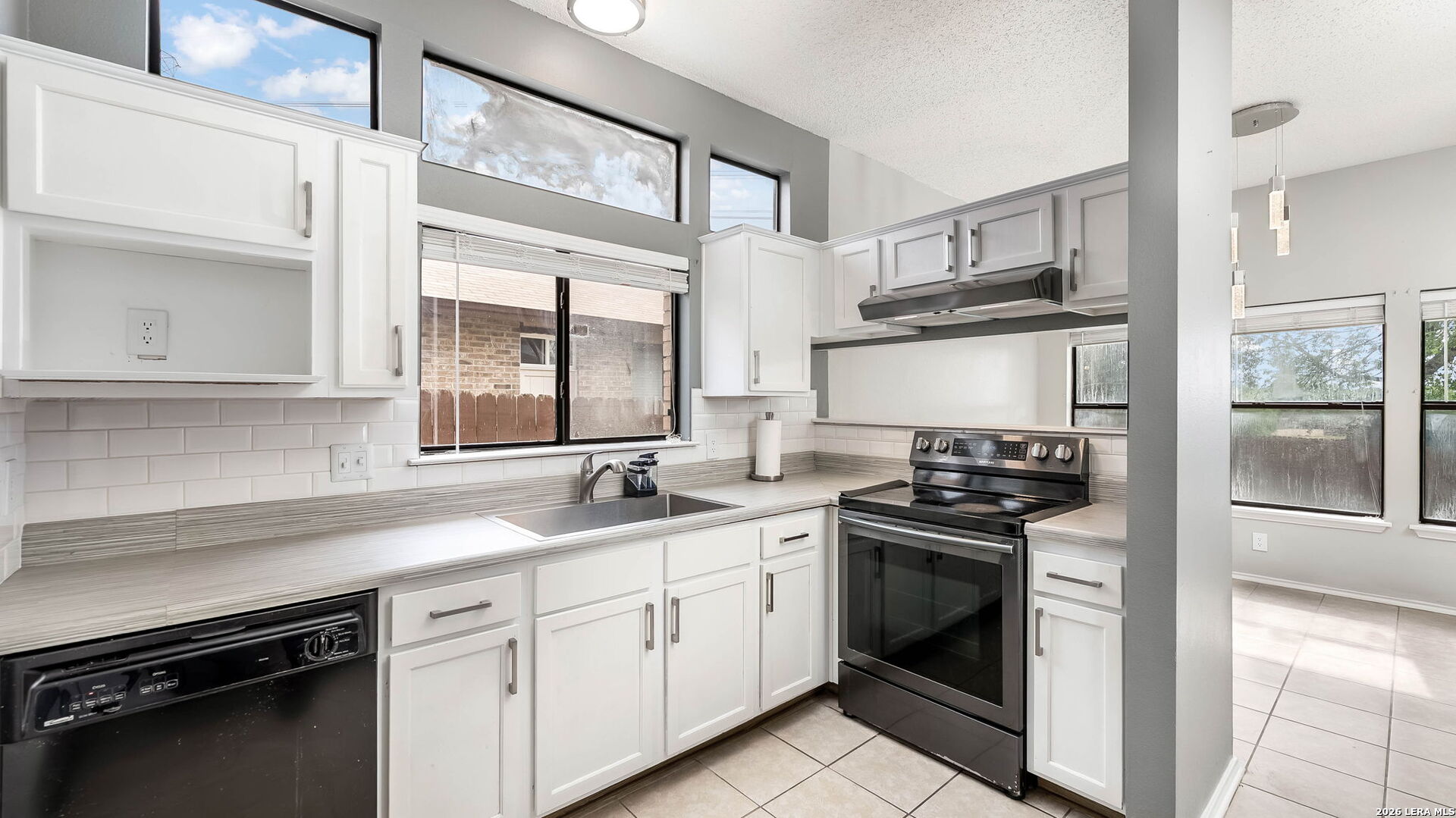 9806 Pebble Ridge Drive Converse, TX 78109 - Photo 2 of 24