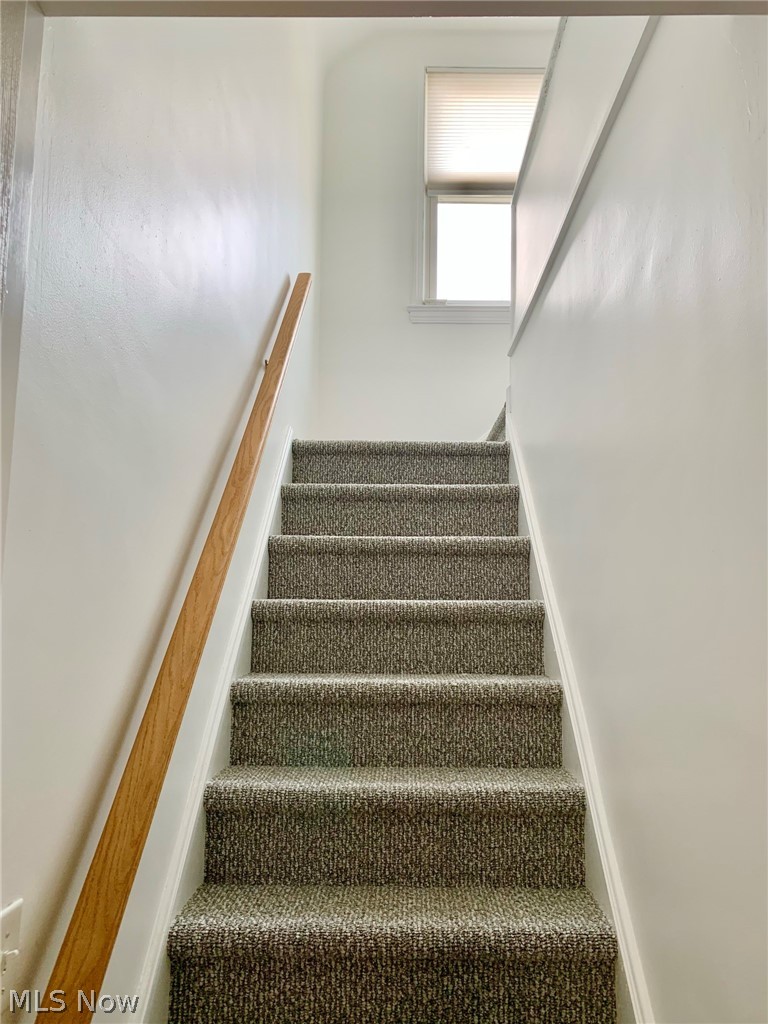 1633 Lander Road Cleveland, OH 44124 - Photo 12 of 32