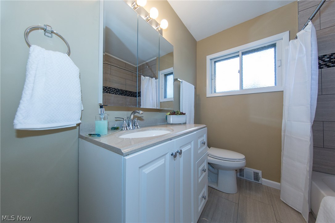 6394 Longridge Road Cleveland, OH 44124 - Photo 15 of 20