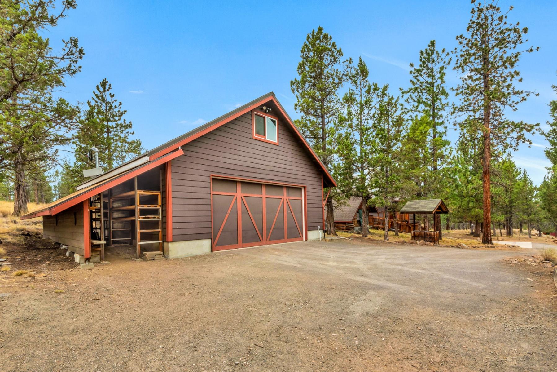 69415 Green Ridge Loop Sisters, OR 97759 - Photo 26 of 31 2 car garage