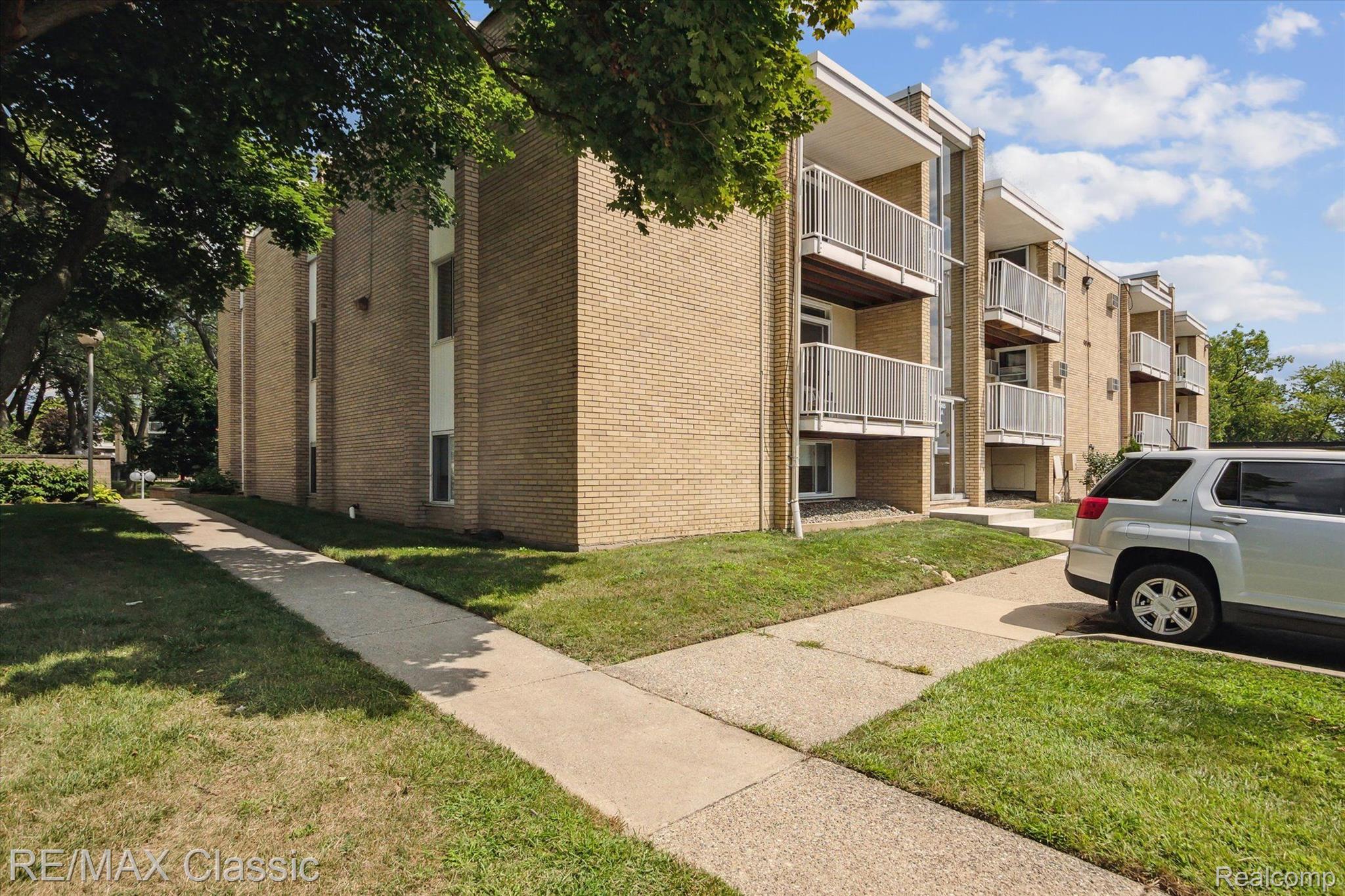 4905 Crooks Road, Unit A11 Royal Oak, MI 48073 - Photo 4 of 46 Gallery Image 4