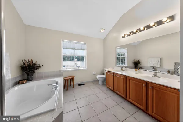 $775,000 | 106 Coventry Lane, Swedesboro, NJ 08085