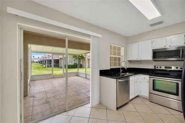 $2,050 | 632 Kensington Lake Circle, Unit 632, Brandon, FL 33511
