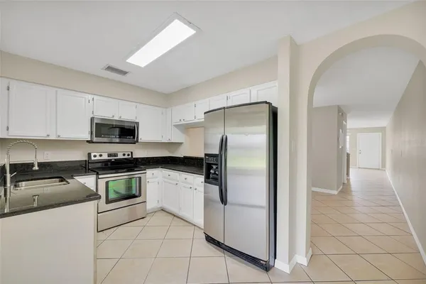 $2,050 | 632 Kensington Lake Circle, Unit 632, Brandon, FL 33511