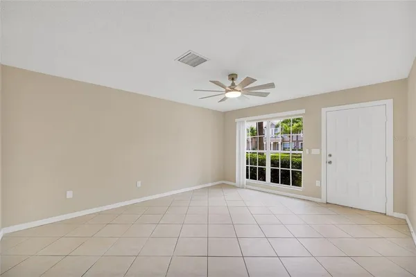 $2,050 | 632 Kensington Lake Circle, Unit 632, Brandon, FL 33511