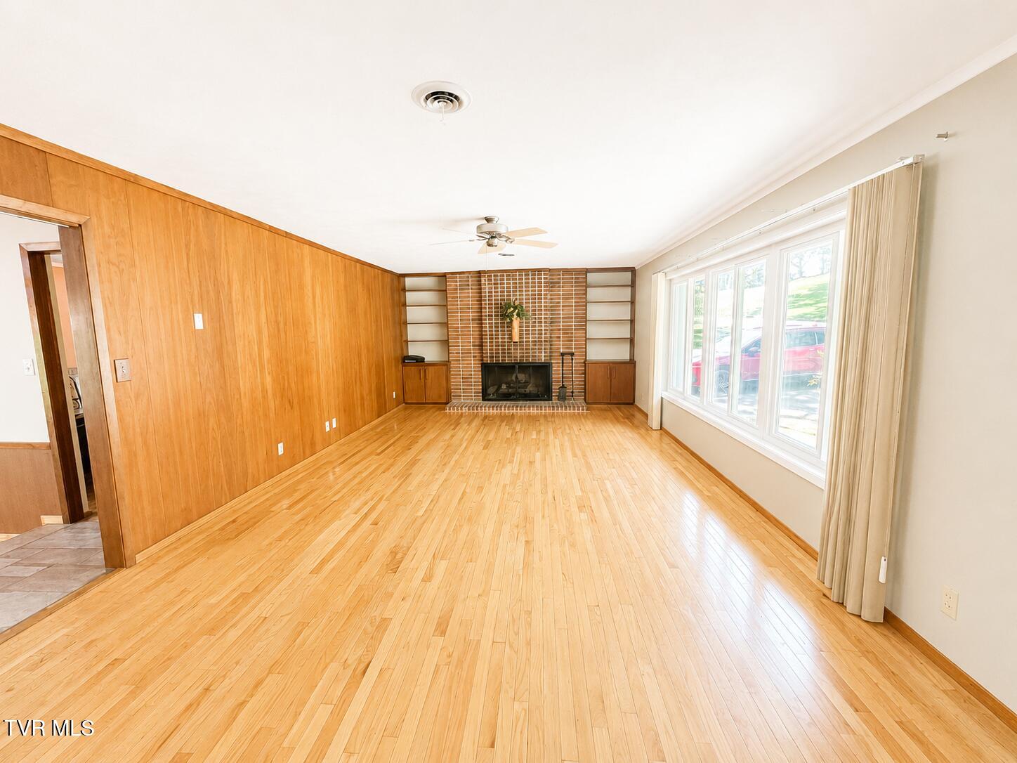 301 Hillside Road Johnson City, TN 37601 - Photo 11 of 34 Property Image