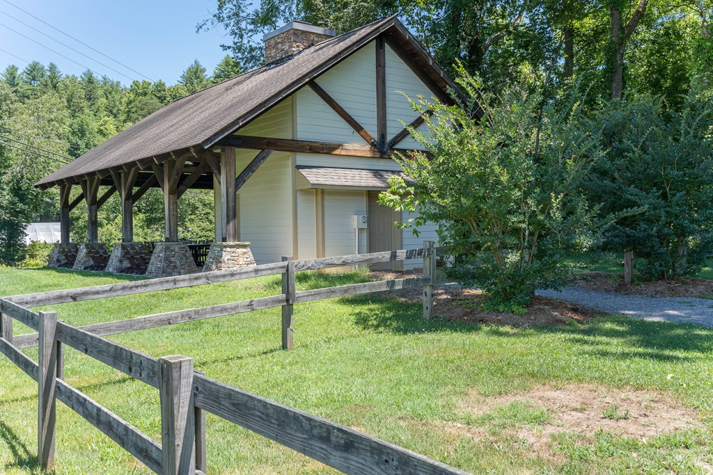325 River Mountain Road Murphy, NC 28906 - Photo 47 of 57 a view of a house with backyard and sitting area