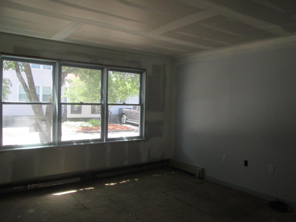358 Circle Road, Unit 358 Manchester, NH 03103 - Photo 4 of 10
