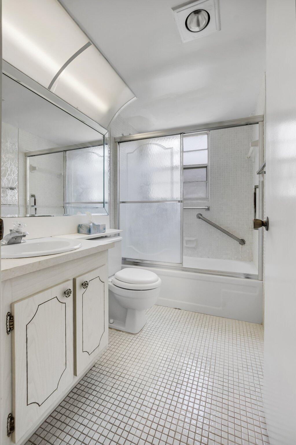 47 Preston F Boca Raton, FL 33434 - Photo 7 of 14 FULL BATH