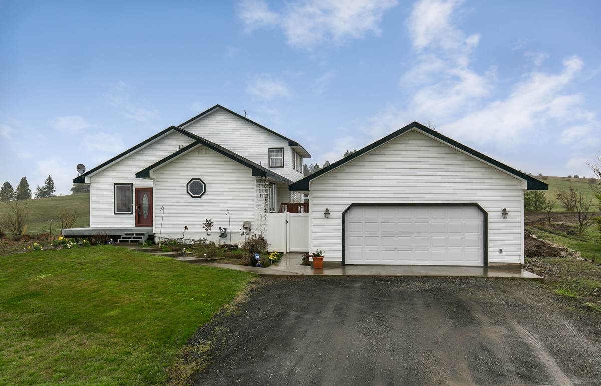 14919 East Meadows Road Mica, WA 99023 - Photo 1 of 20