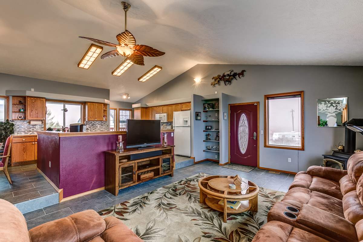 14919 East Meadows Road Mica, WA 99023 - Photo 4 of 20