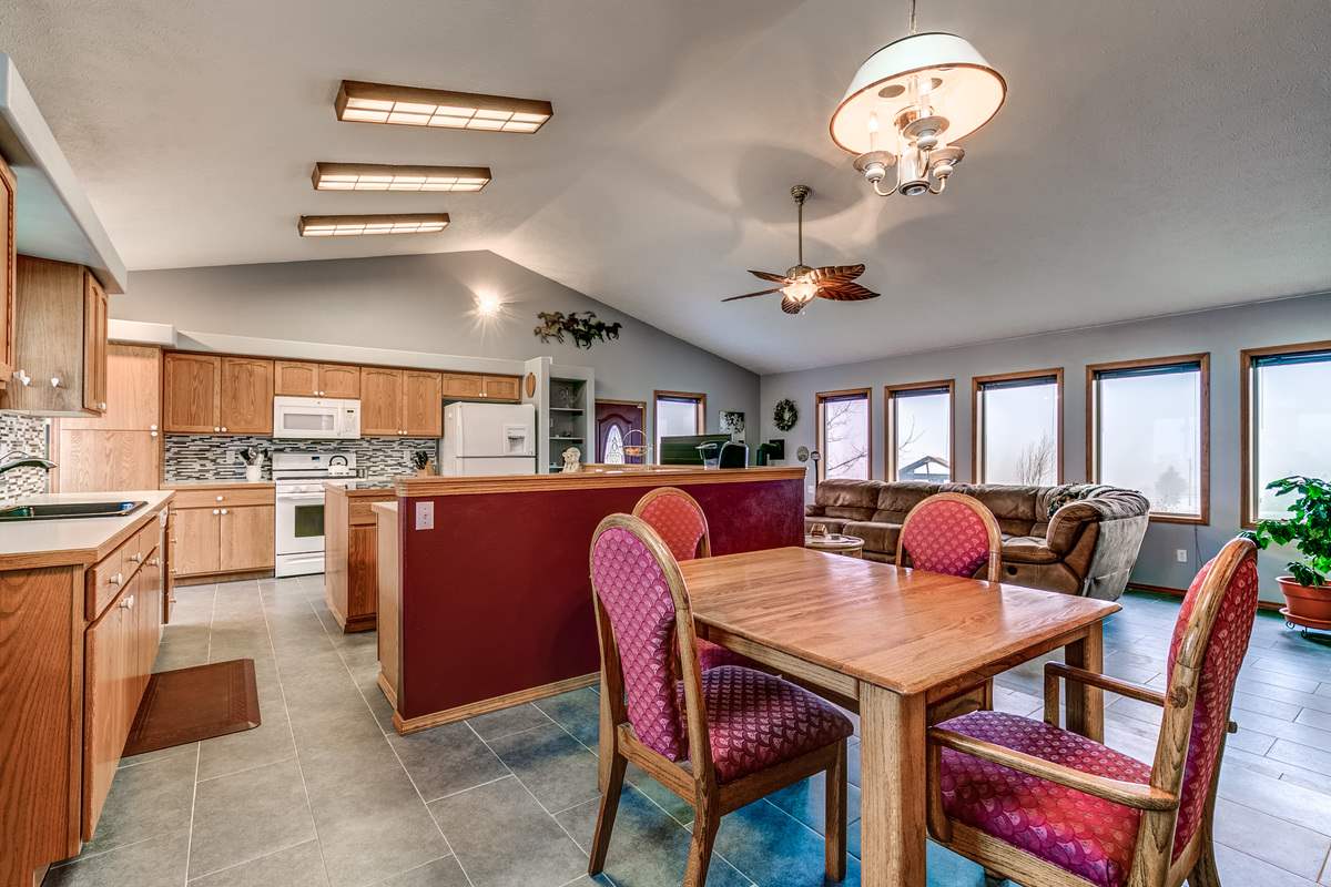14919 East Meadows Road Mica, WA 99023 - Photo 5 of 20