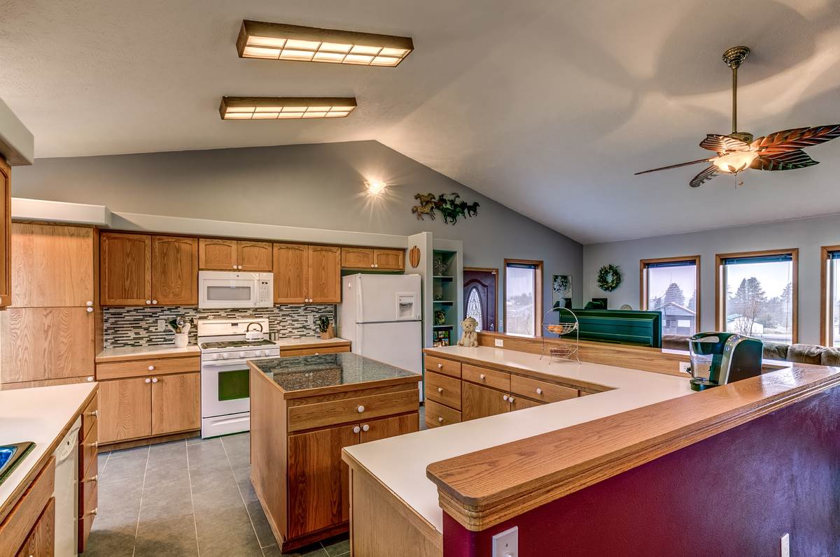 14919 East Meadows Road Mica, WA 99023 - Photo 7 of 20
