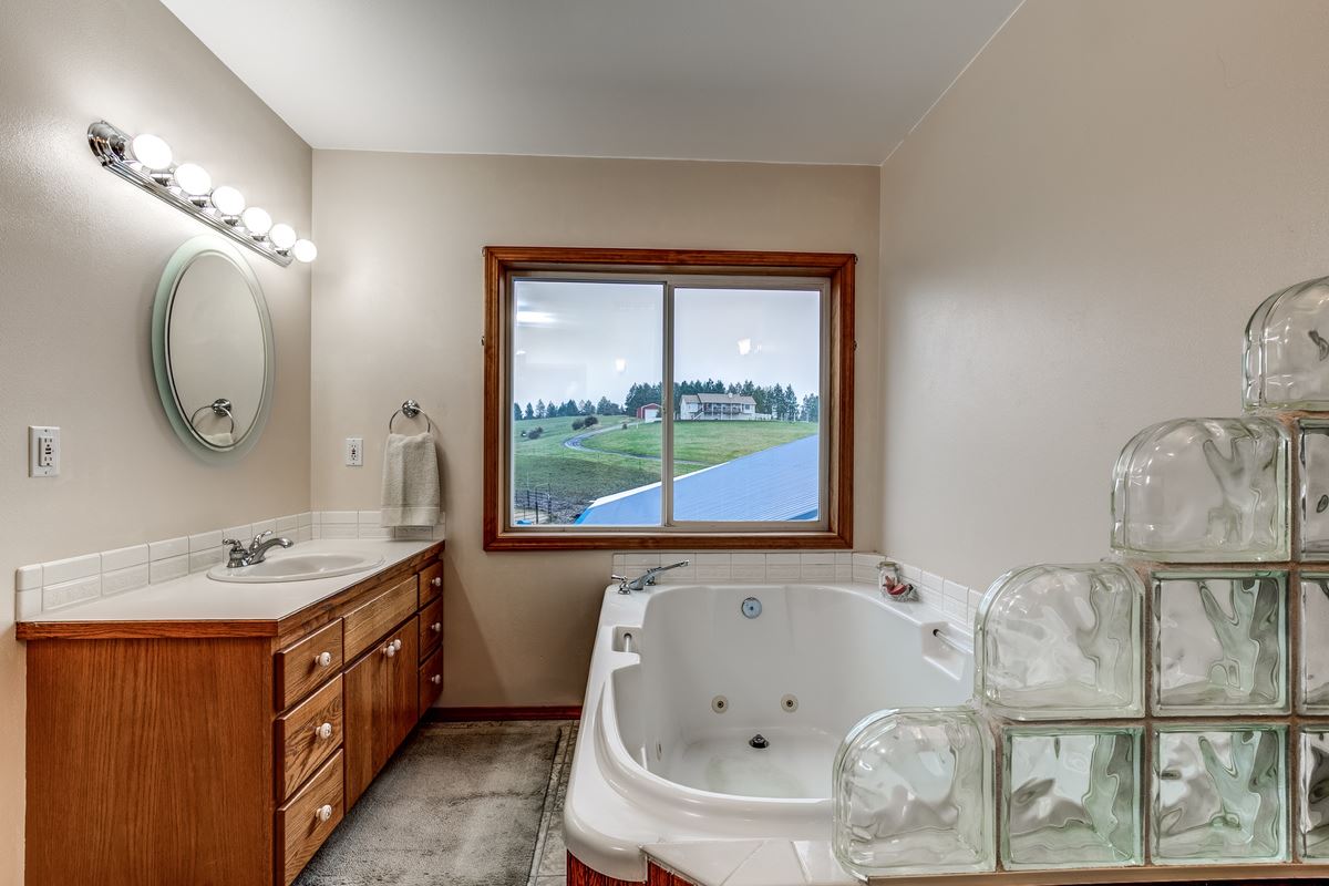14919 East Meadows Road Mica, WA 99023 - Photo 10 of 20