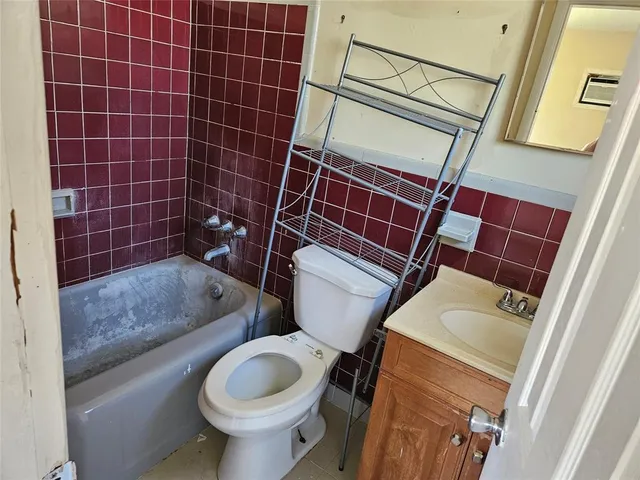 $700,000 | 406 Southwest 10th Street, Fort Lauderdale, FL 33315