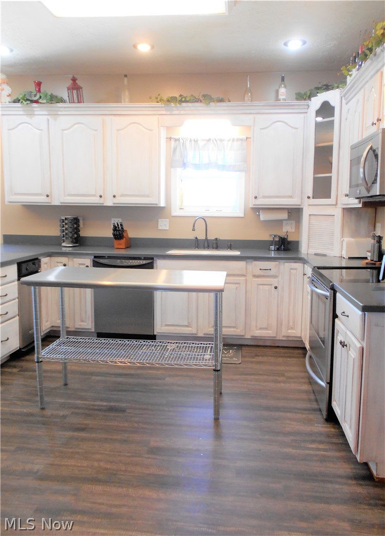 391 Spence Road Belpre, OH 45714 - Photo 9 of 28 Portable kitchen island will remain with the home