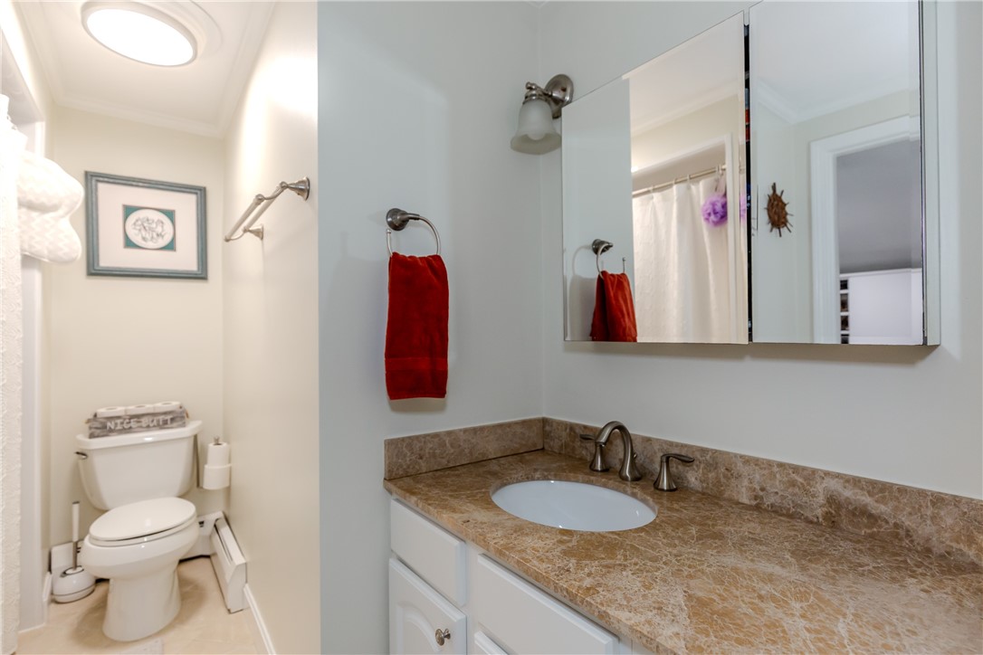 34 Eagle Run, Unit C Warwick, RI 02818 - Photo 24 of 29 En suite bath