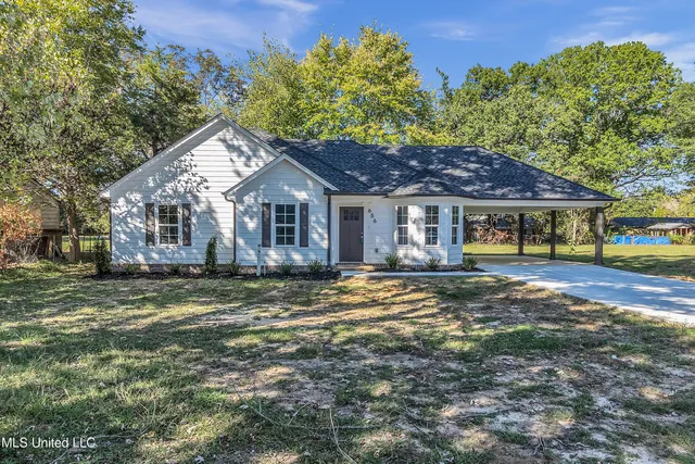 $210,000 | 656 Coleman Avenue, Holly Springs, MS 38635