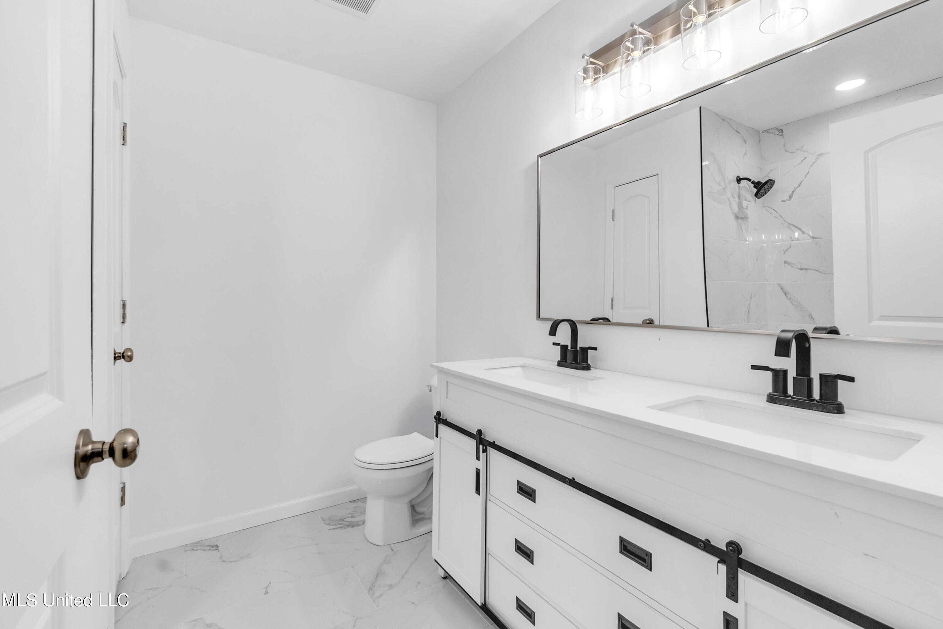 656 Coleman Avenue Holly Springs, MS 38635 - Photo 23 of 31 IMG_4193