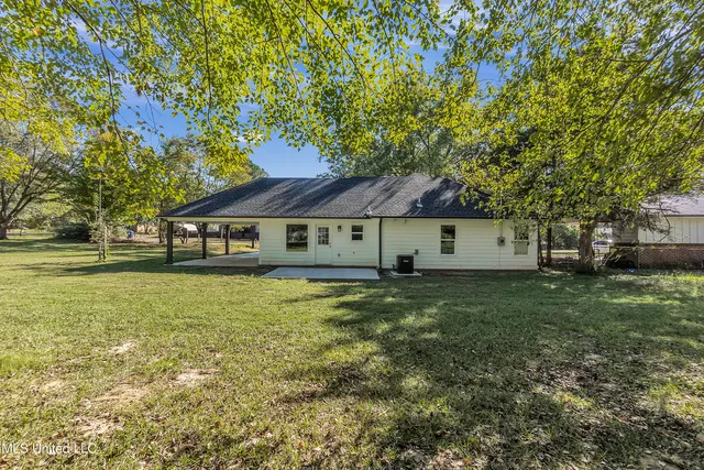 $210,000 | 656 Coleman Avenue, Holly Springs, MS 38635