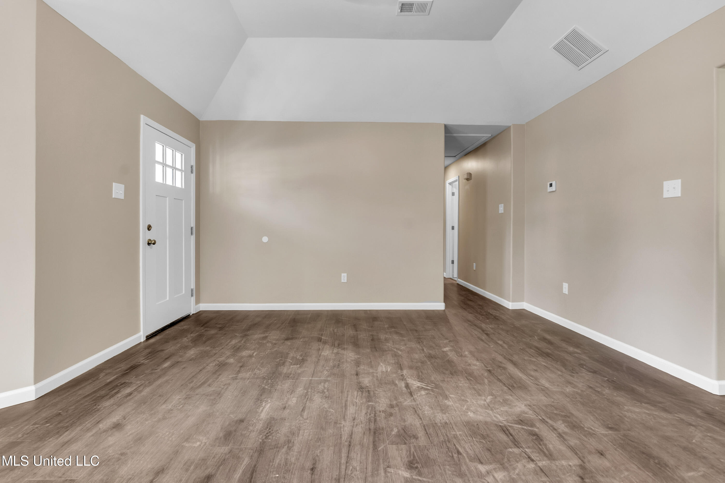 656 Coleman Avenue Holly Springs, MS 38635 - Photo 4 of 31 IMG_4172