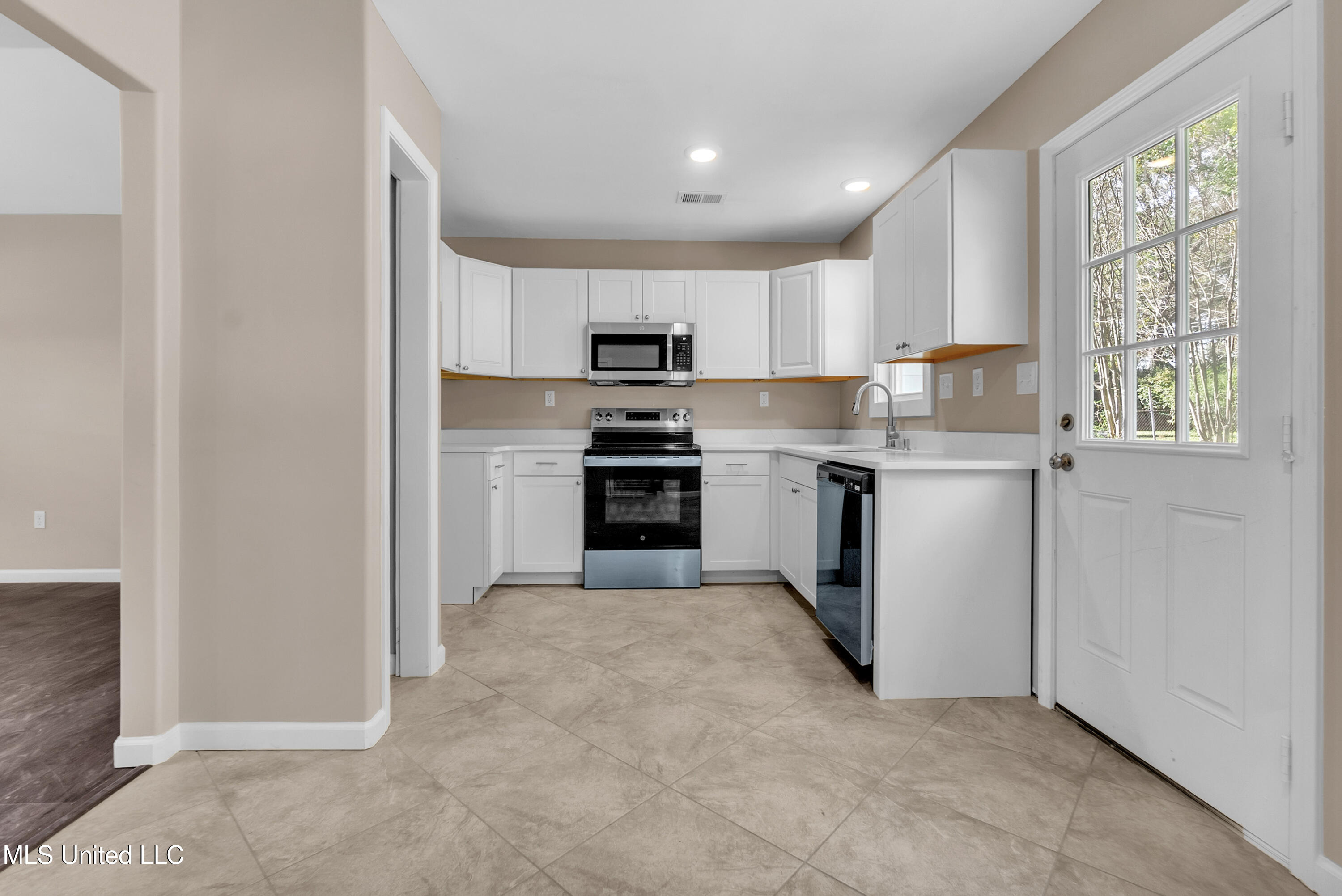 656 Coleman Avenue Holly Springs, MS 38635 - Photo 10 of 31 IMG_4179