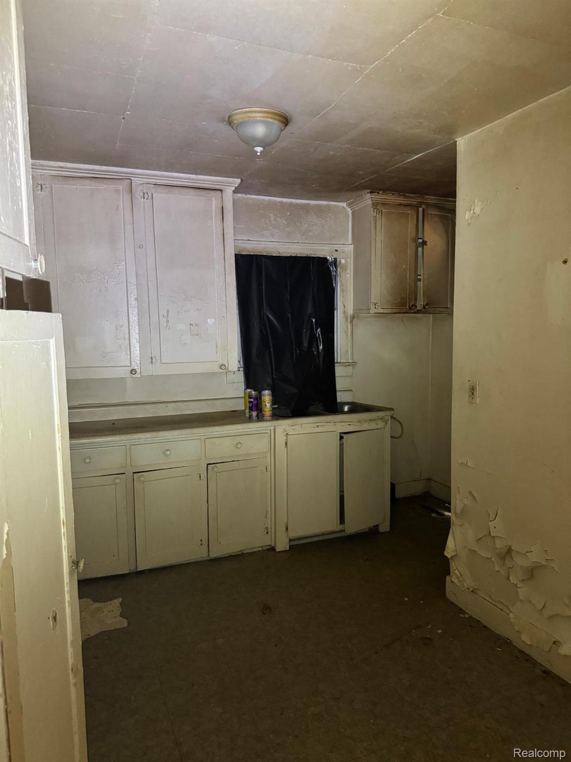 722 East Ridgeway Avenue Flint, MI 48505 - Photo 4 of 7 WhatsApp Image 2026-06-03 at 11.45.37 AM.jpeg