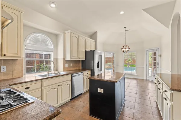 $689,000 | 613 Windward Drive, Murphy, TX 75094