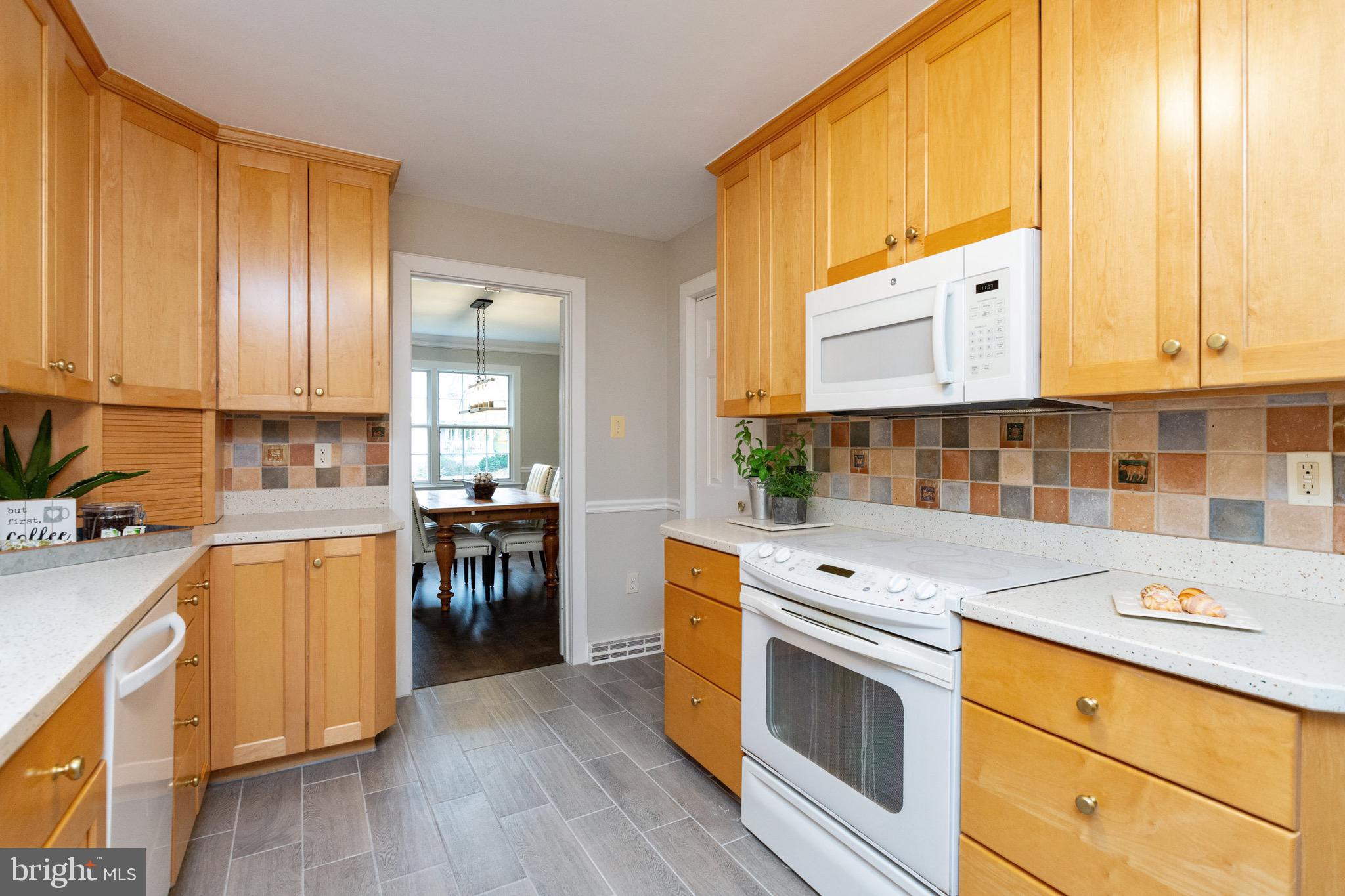 2824 Rifle Ridge Road Oakton, VA 22124 - Photo 14 of 50 Custom backsplash