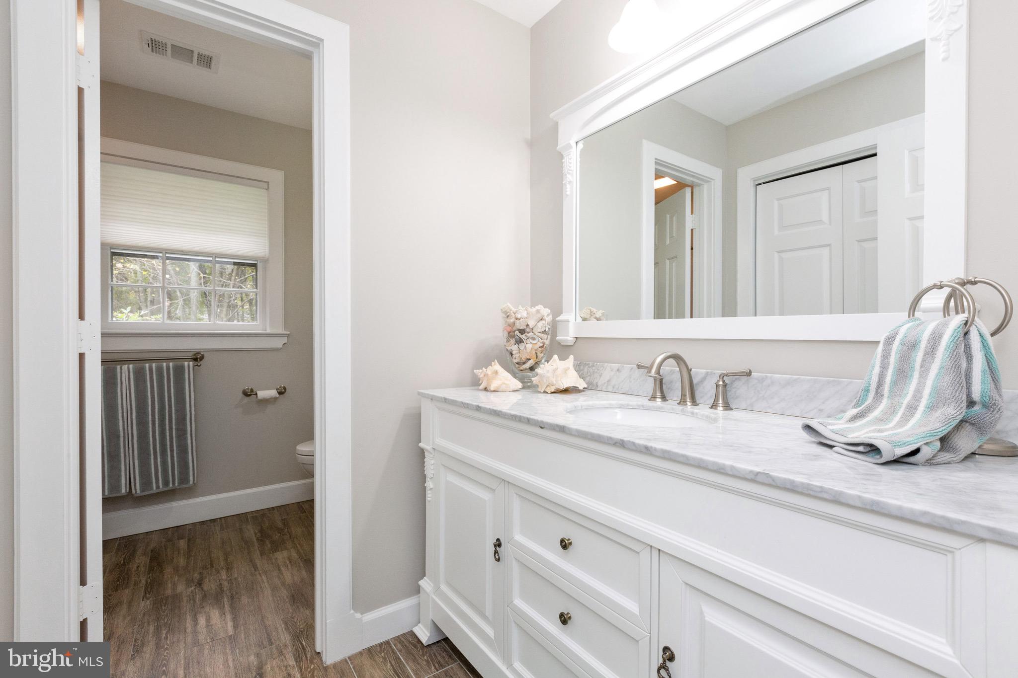2824 Rifle Ridge Road Oakton, VA 22124 - Photo 24 of 50 Upper level hall bath