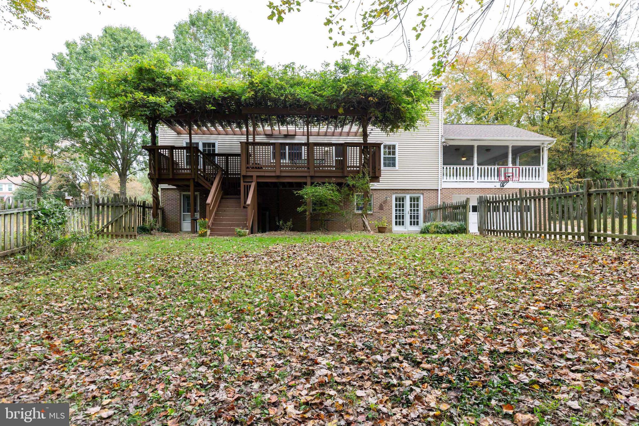2824 Rifle Ridge Road Oakton, VA 22124 - Photo 37 of 50 Enormous backyard