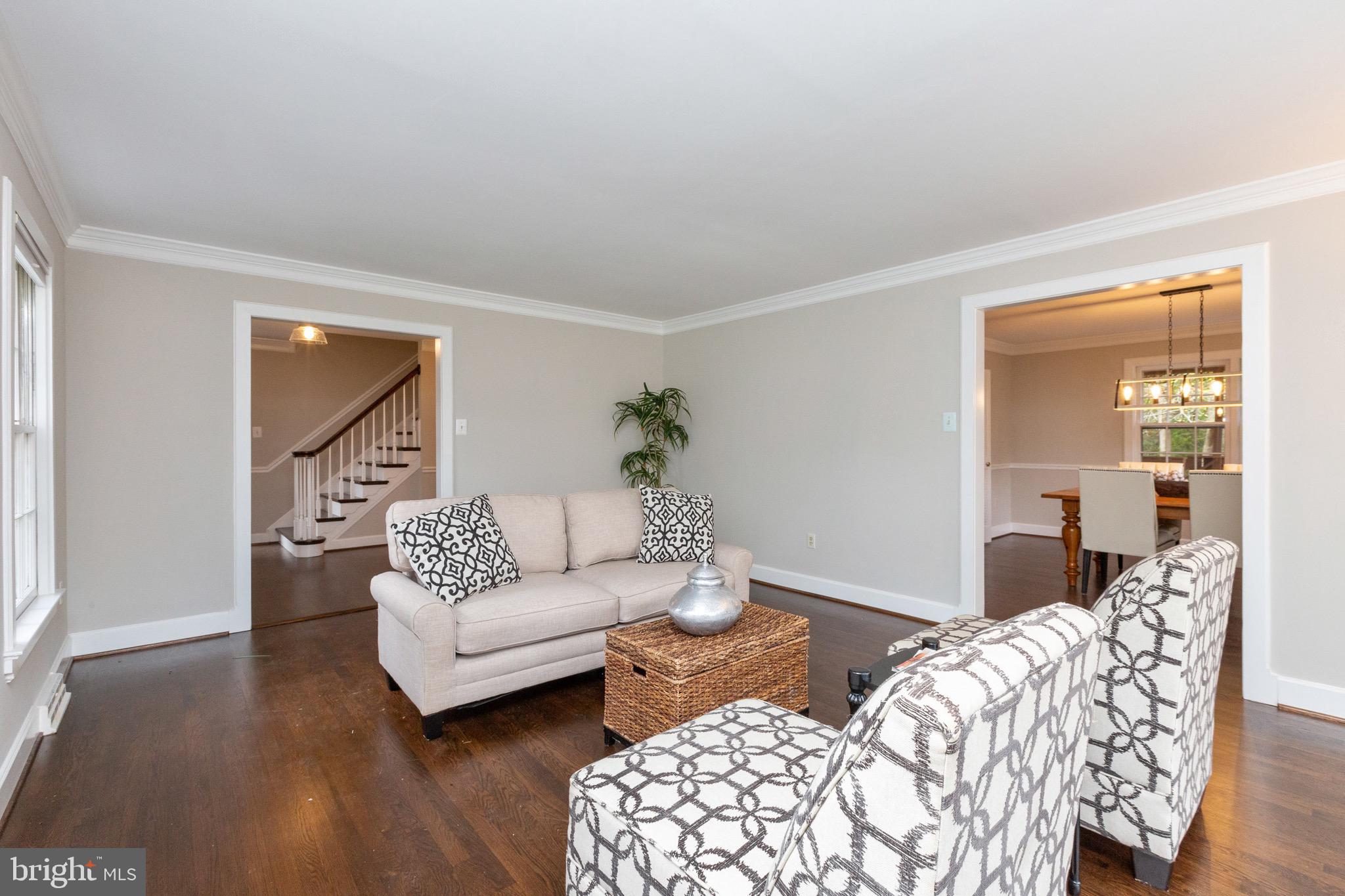 2824 Rifle Ridge Road Oakton, VA 22124 - Photo 6 of 50 Living room