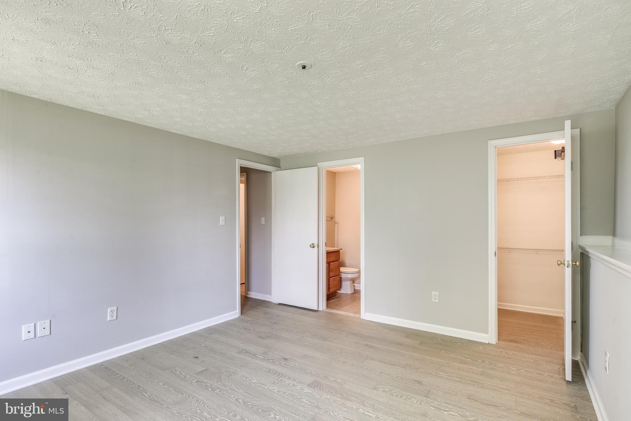6375 Greenfield Road, Unit 1504 Elkridge, MD 21075 - Photo 14 of 27 En suite master bathroom and walk-in closet