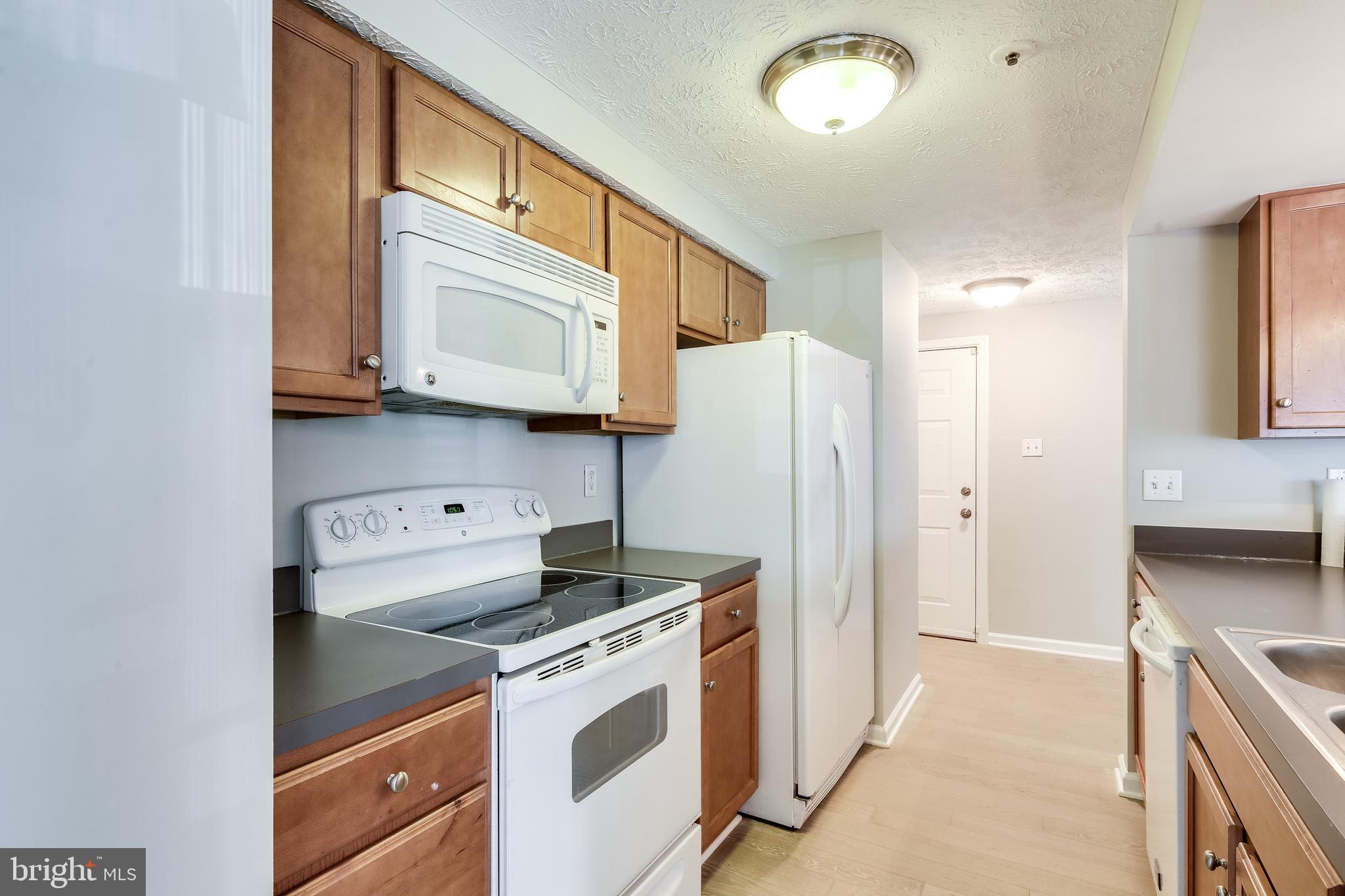 6375 Greenfield Road, Unit 1504 Elkridge, MD 21075 - Photo 6 of 27 Remodeled kitchen