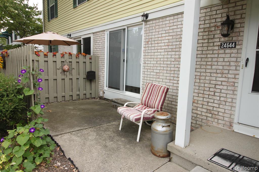 24644 Spring Lane Harrison Township, MI 48045 - Photo 3 of 28