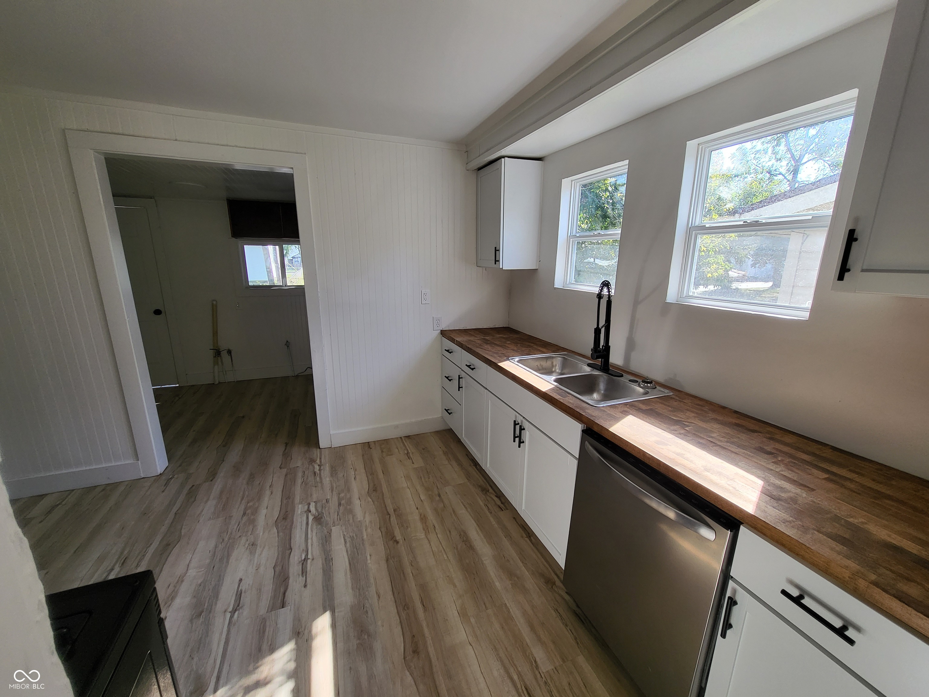 2462 Main Street Anderson, IN 46016 - Photo 5 of 15