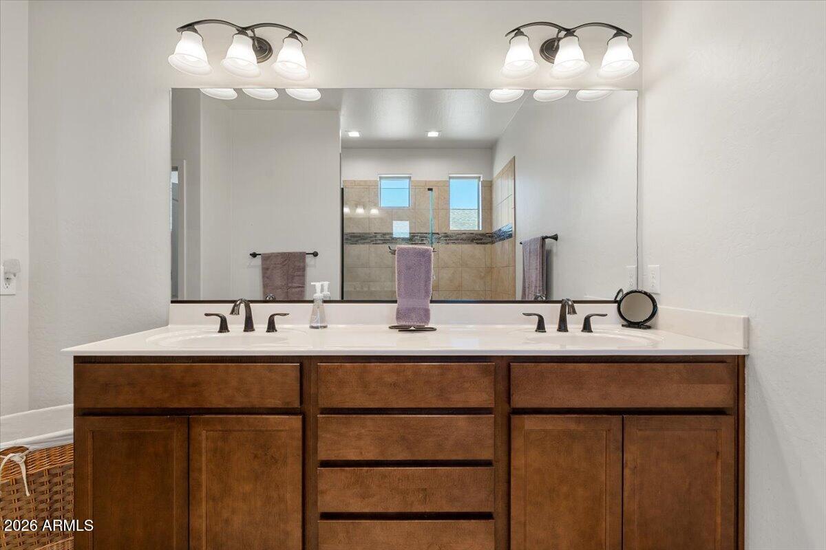 463 Cleopatra Hill Road Clarkdale, AZ 86324 - Photo 18 of 44 26-Primary Suite